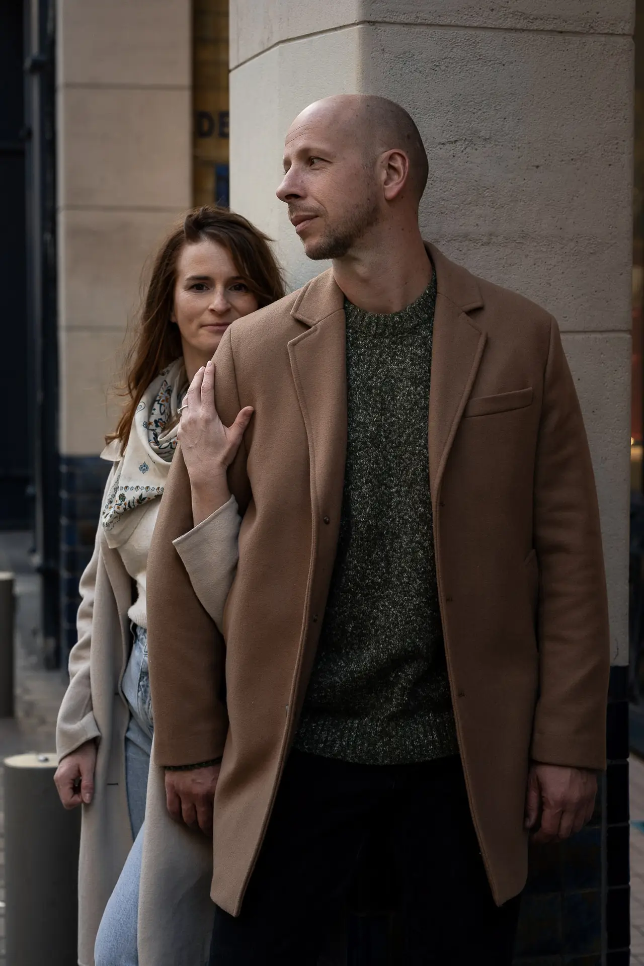 seance-engagement-photo-couple-vieux-lille-studio-aurae-complicite.